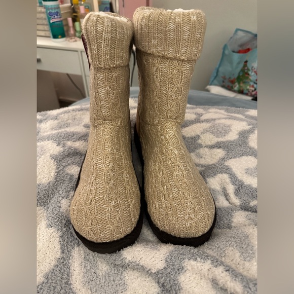 Women’s size 11 Muk Luks boots - Picture 2 of 5